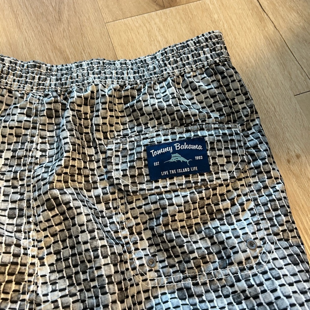 Men’s Tommy Bahama Baja Geo Wave board shorts gray/navy size XXL - Picture 7 of 8